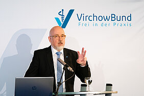 Dr_Dirk_Heinrich_2022_Virchowbund_Lopata.jpg Dr. Dirk Heinrich, Bundesvorsitzender des Virchowbundes (© Virchowbund / Lopata)